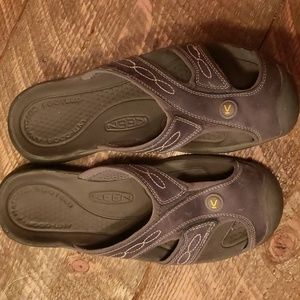 Keen sandals size 9 women's